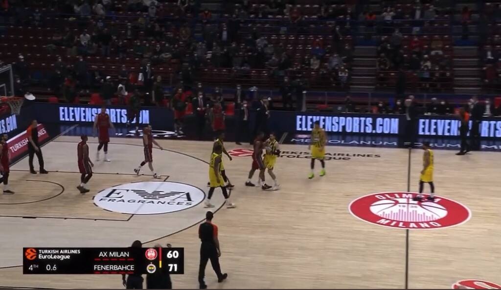 Euroleague: Χαμός στο φινάλε στο Αρμάνι-Φενέρμπαχτσε - Πιάστηκαν στα χέρια οι παίκτες
