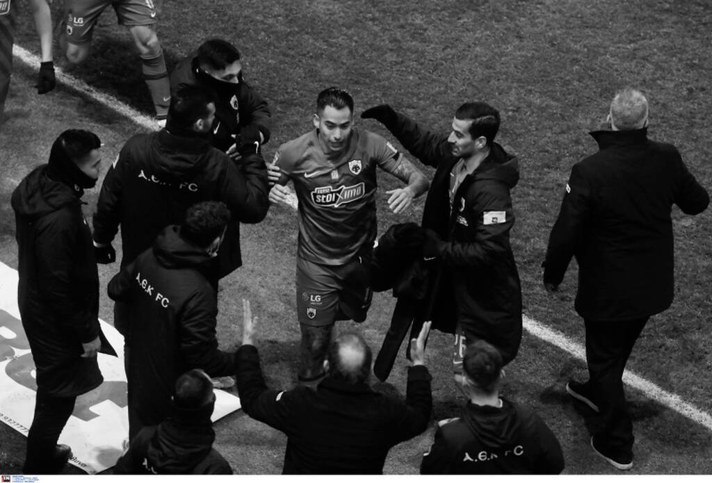 Άρης: Η υπόκλιση του Καρυπίδη στον Αραούχο (photos)