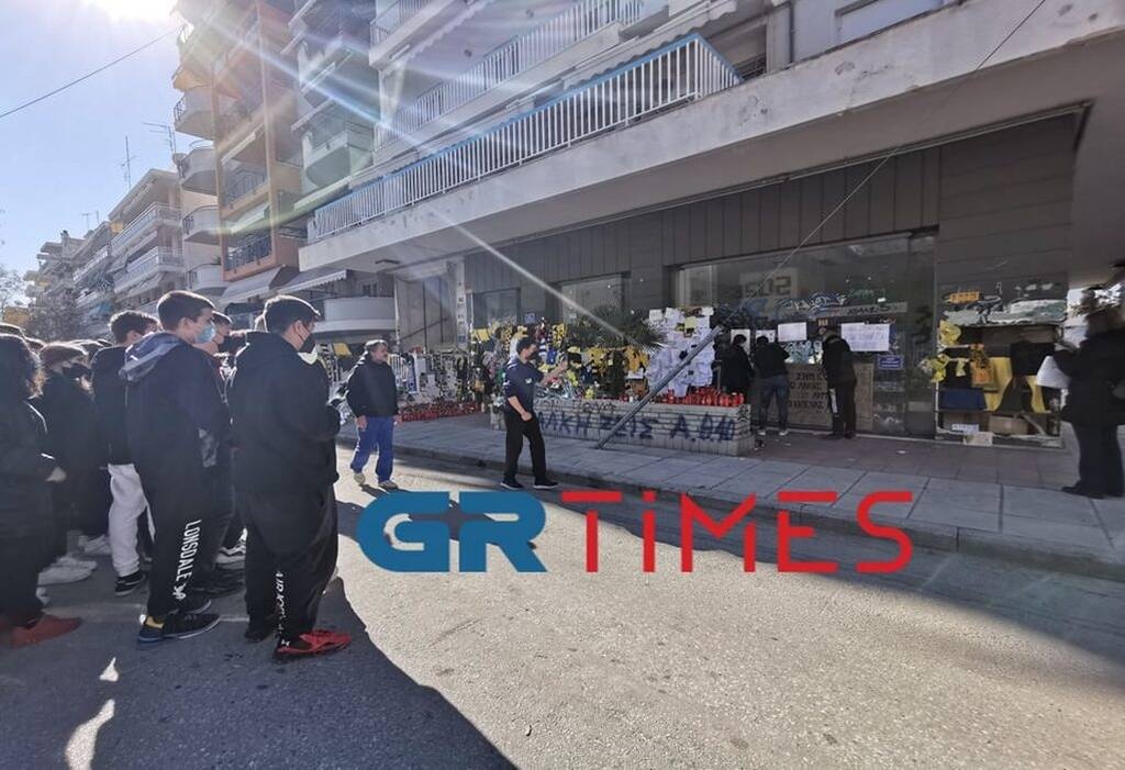Θεσσαλονίκη: Συγκλονιστικές στιγμές στο σημείο δολοφονίας- «Σήμερα ο Άλκης, αύριο ο καθένας μας»