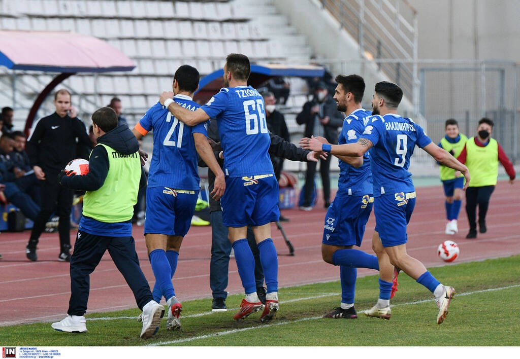 Νίκη Βόλου-Πανσερραϊκός: Γκρίνια για το πέναλτι και πανό «μη με χτυπάτε άλλο» (photos+video)