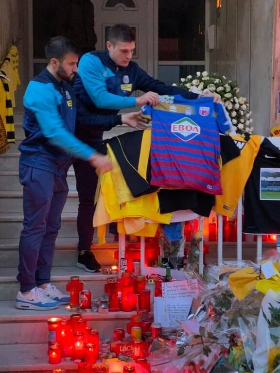 Άρης-Βόλος: Στο σημείο της δολοφονίας του Άλκη η αποστολή των Βολιωτών (photos)