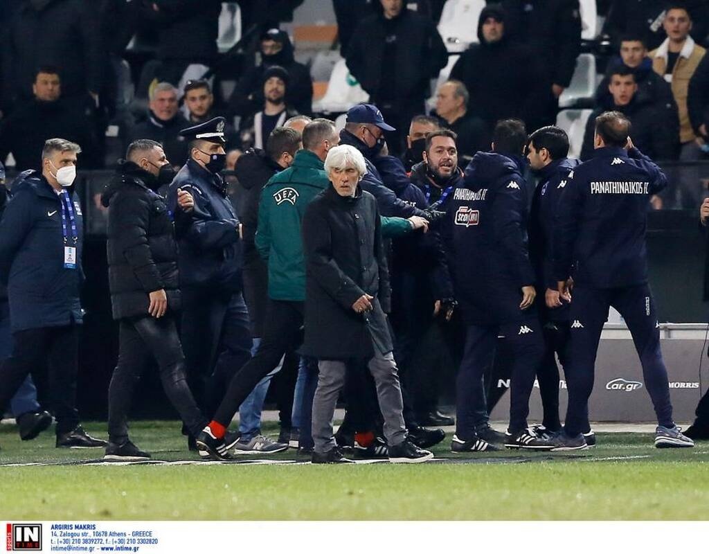 ΠΑΟΚ-Παναθηναϊκός: «Άναψαν τα αίματα» μεταξύ των πάγκων - Παρέμβαση της αστυνομίας (photos)