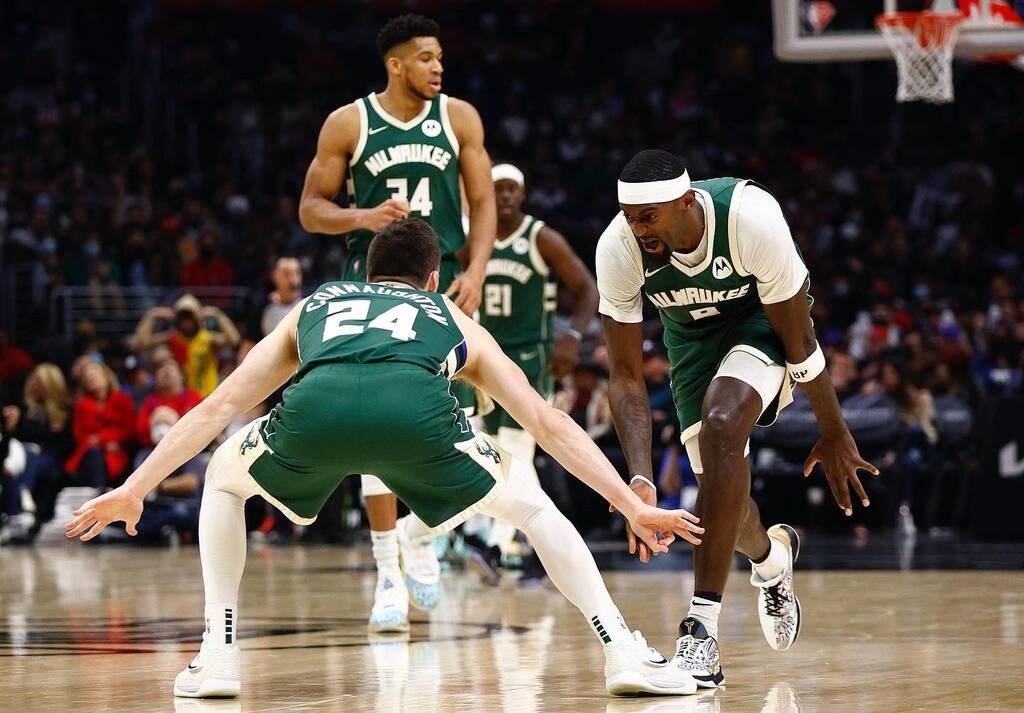 NBA: Πέρασαν και από το Λος Άντζελες για Μπακς, συνέτριψαν τους Κλίπερς (photos+video)
