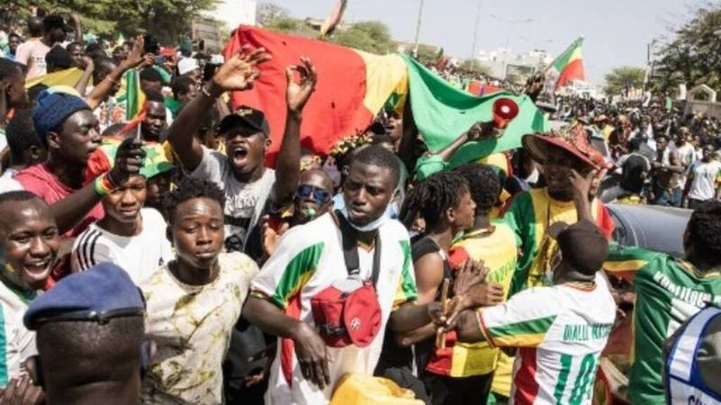 Copa Africa: Πανζουρλισμός - Απίστευτες εικόνες στην υποδοχή της πρωταθλήτριας Σενεγάλης! (vid+pics)