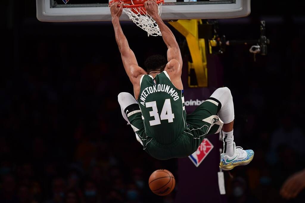 NBA: Ισοπέδωσαν τους Λέικερς οι Μπακς με απίθανο Γιάννη (photos+video)