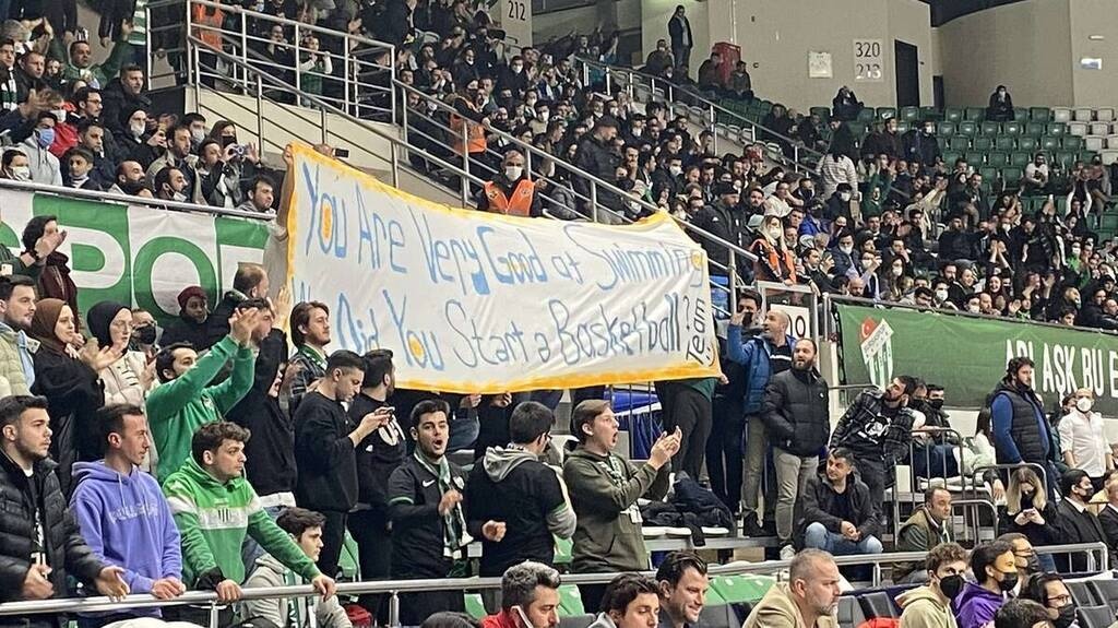 Εμετικό πανό στο Μπούρσασπορ-Προμηθέας - Η αντίδραση των Πατρινών (photos)