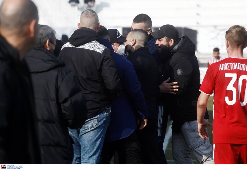Super League 2: Ένταση στο ΠΑΟΚ Β-Ολυμπιακός Β - Χαμός με πάγκους και Ανατολάκη