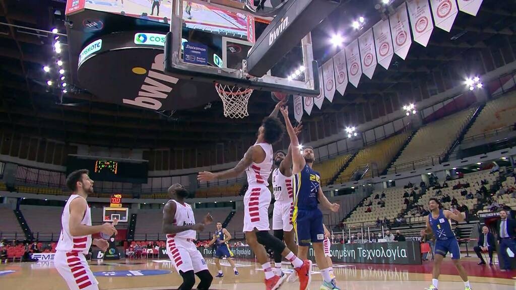 Ολυμπιακός-Λαύριο: Πέταξε την μπάλα σε διαιτητή ο Ντόρσεϊ (video)