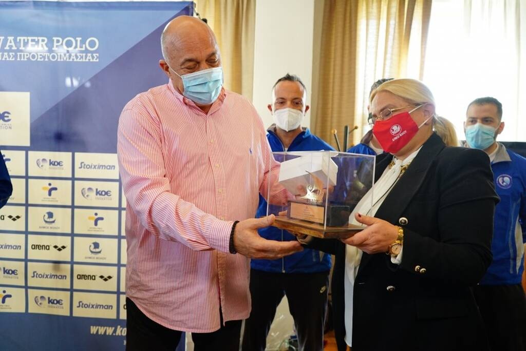 Εθνική Πόλο Ανδρών: Βραβεύτηκε η ασημένια Ολυμπιονίκης του Τόκιο από τον δήμαρχο Βόλου (photos)