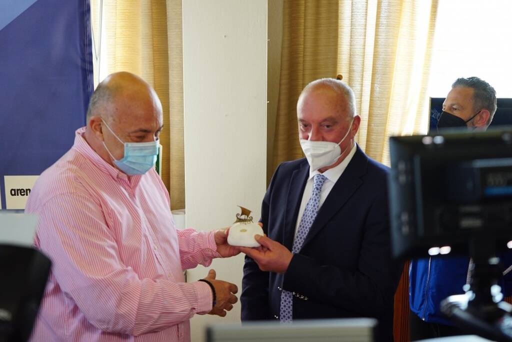 Εθνική Πόλο Ανδρών: Βραβεύτηκε η ασημένια Ολυμπιονίκης του Τόκιο από τον δήμαρχο Βόλου (photos)
