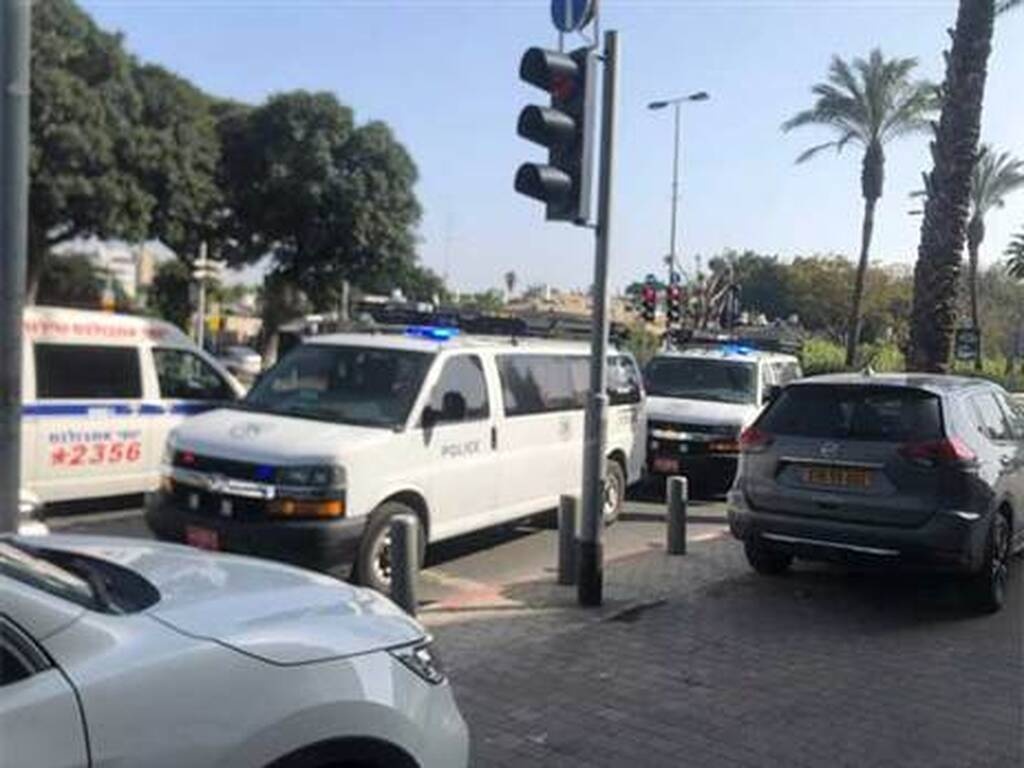 Χαμός στην Μακάμπι Τελ Αβίβ - Οπαδοί μπούκαραν με φωτοβολίδες στο γήπεδο (photos)