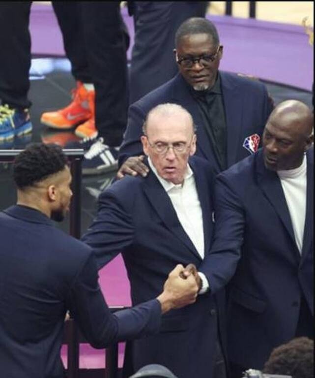 NBA: Στο Top-75 ο Γιάννης Αντετοκούνμπο και η χειραψία με τον Μάικλ Τζόρνταν (photos+video)