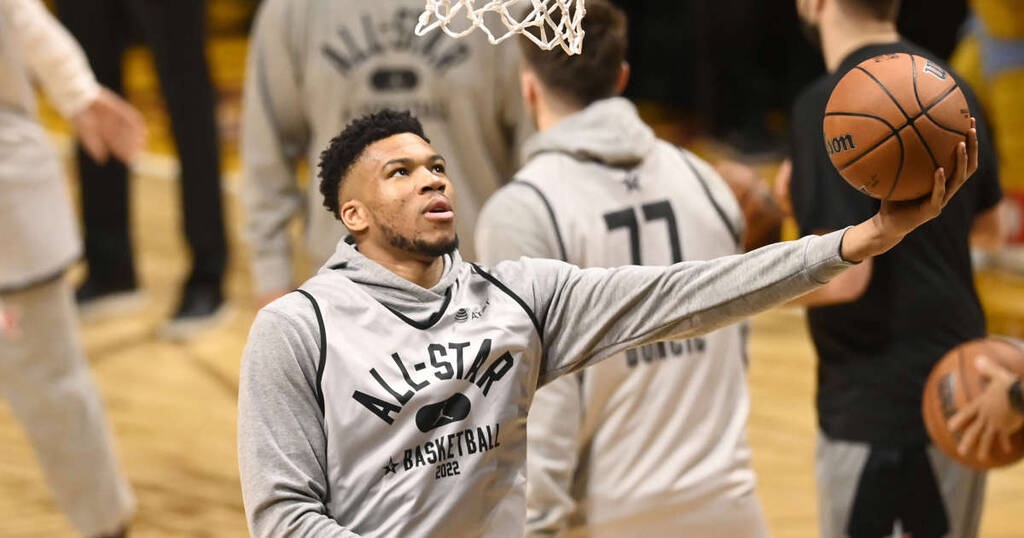 NBA: Στο Top-75 ο Γιάννης Αντετοκούνμπο και η χειραψία με τον Μάικλ Τζόρνταν (photos+video)
