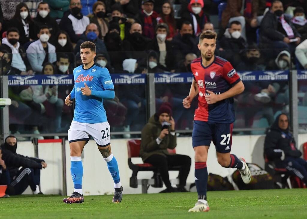 Serie A: Η Κάλιαρι φρέναρε τη Νάπολι κι έστειλε στην κορυφή τη Μίλαν (photos)