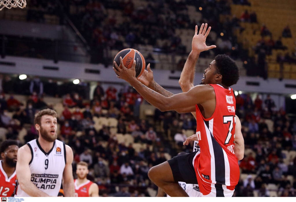 Ολυμπιακός-Αρμάνι Μιλάνο 67-58: Εκμεταλλεύτηκε «blackout» και «βολές» και πήρε το «ντέρμπι»