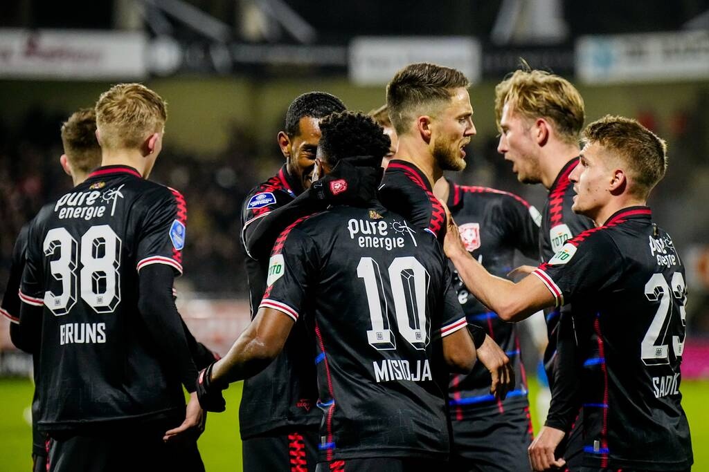Eredivisie: Ο Λημνιός «ξέρανε» τη Βααλβάικ στο 90' (photos)