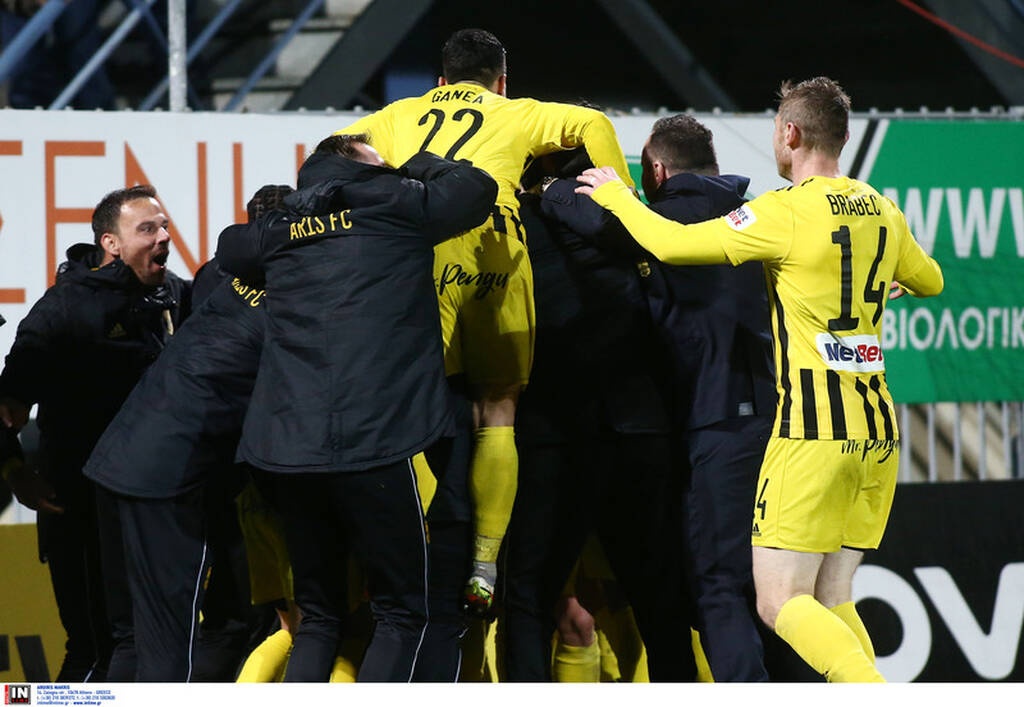 Αστέρας Τρίπολης-Άρης: Εκρηκτικός Μπούργος, μπήκε στο γήπεδο για οδηγίες! (photos)