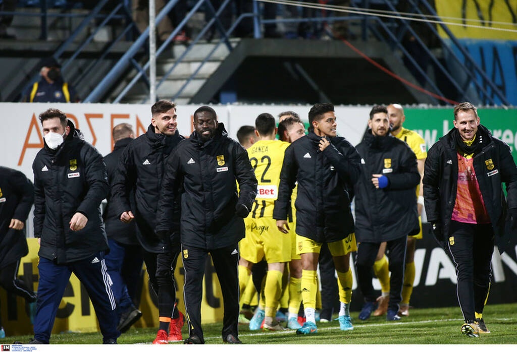 Αστέρας Τρίπολης-Άρης: Εκρηκτικός Μπούργος, μπήκε στο γήπεδο για οδηγίες! (photos)