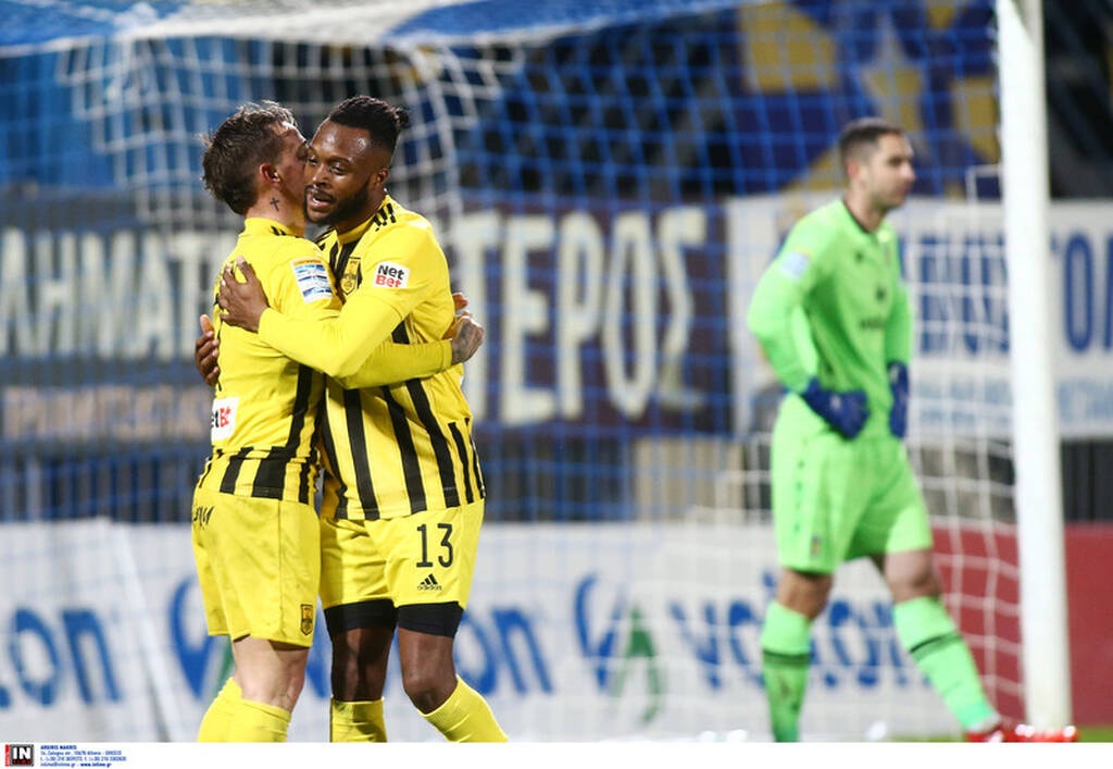 Αστέρας Τρίπολης-Άρης: Εκρηκτικός Μπούργος, μπήκε στο γήπεδο για οδηγίες! (photos)