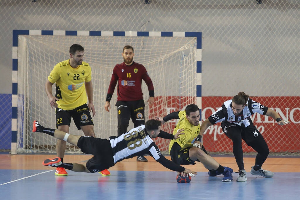 Handball Premier: Νίκησε τον ΠΑΟΚ και πήρε προβάδισμα για το πλεονέκτημα έδρας η ΑΕΚ (video)