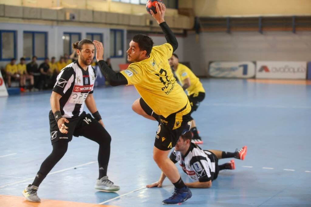 Handball Premier: Νίκησε τον ΠΑΟΚ και πήρε προβάδισμα για το πλεονέκτημα έδρας η ΑΕΚ (video)