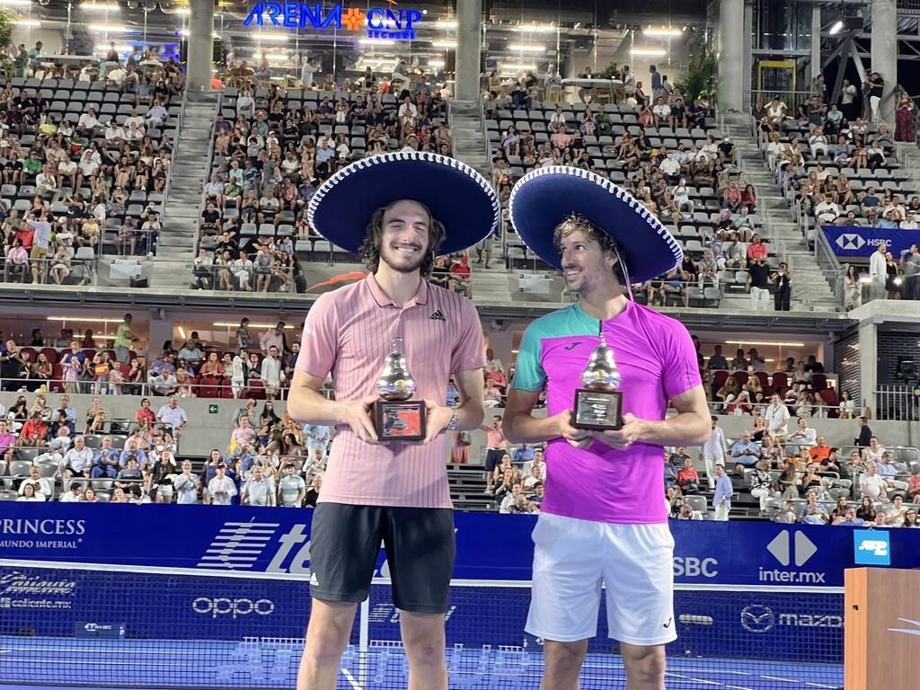 Τουρνουά του Ακαπούλκο: Πρωταθλητές με τα σομπρέρο οι Τσιτσιπάς και Λόπεθ (photos+videos)