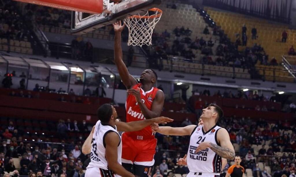 Ολυμπιακός: Tα γενέθλια και η τούρτα κροκόδειλος του Μουσταφά Φαλ (photos)