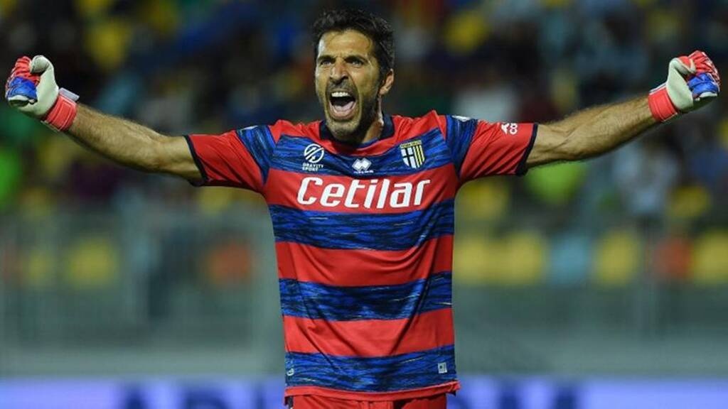 Ιταλία: Δεν καταλαβαίνει τίποτα ο Μπουφόν - Ανανέωσε για δυο χρόνια με την Πάρμα (photos+video)