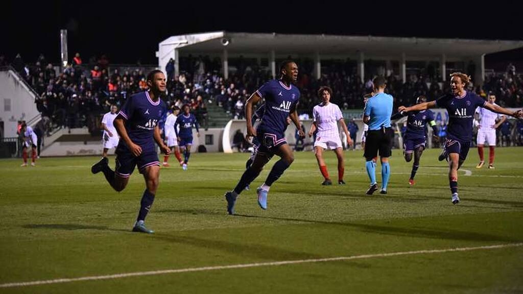 Παρολίγον τραγωδία στο UEFA Youth League: Κατέρρευσε κερκίδα στο Παρί-Σεβίλλη