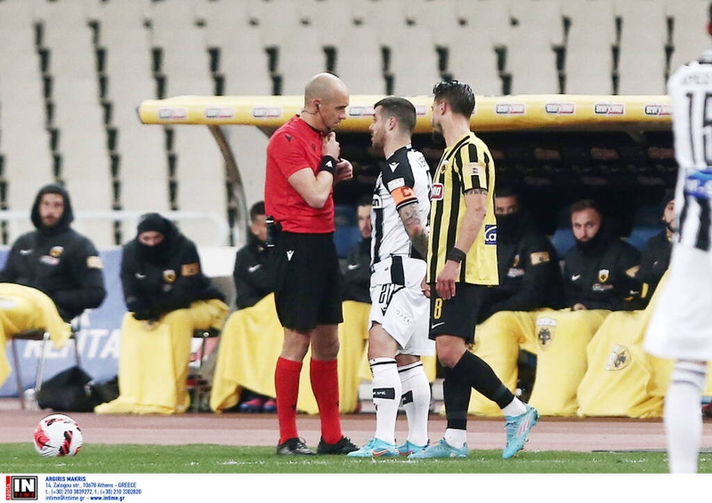 AEK-ΠΑΟΚ: Απευθείας κόκκινη σε Τσιγγάρας με VAR - Ένταση στο ΟΑΚΑ μετά την αποβολή