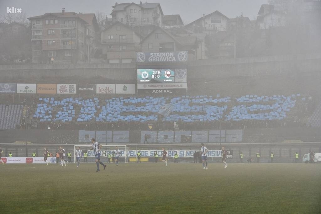 Χαμός στο ντέρμπι της Βοσνίας - Εισβολή οπαδών και μάχες σώμα με σώμα! (video)