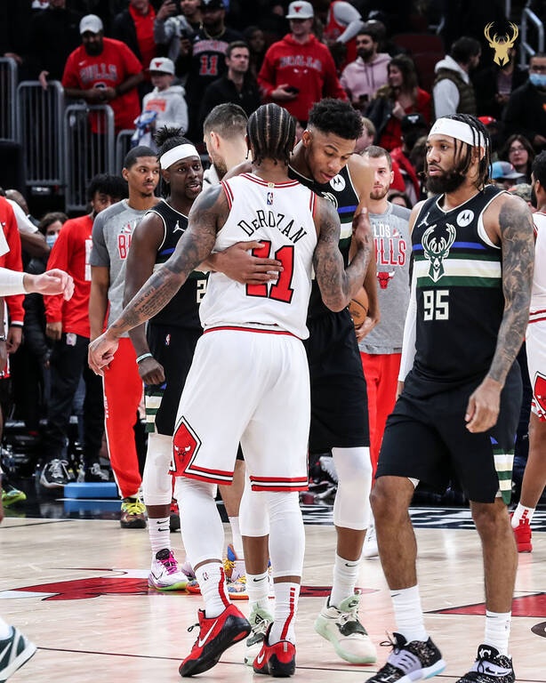 NBA: Απολαυστικός Αντετοκούνμπο, «διπλό» οι Μπακς στο Σικάγο (video)