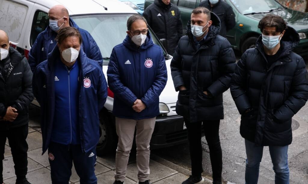 Ολυμπιακός: «Ερυθρόλευκη» αντιπροσωπεία στο σημείο της δολοφονίας του Άλκη Καμπανού (photos)