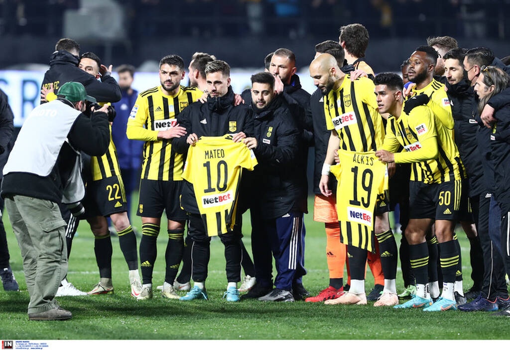 Άρης-Ολυμπιακός: Τέλος στην κατάρα από το 2010 - Τρέλα Μπούργος κι αφιέρωση σε Άλκη, Ματέο! (pics)