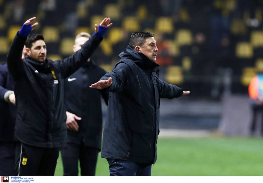 Άρης-Ολυμπιακός: Τέλος στην κατάρα από το 2010 - Τρέλα Μπούργος κι αφιέρωση σε Άλκη, Ματέο! (pics)