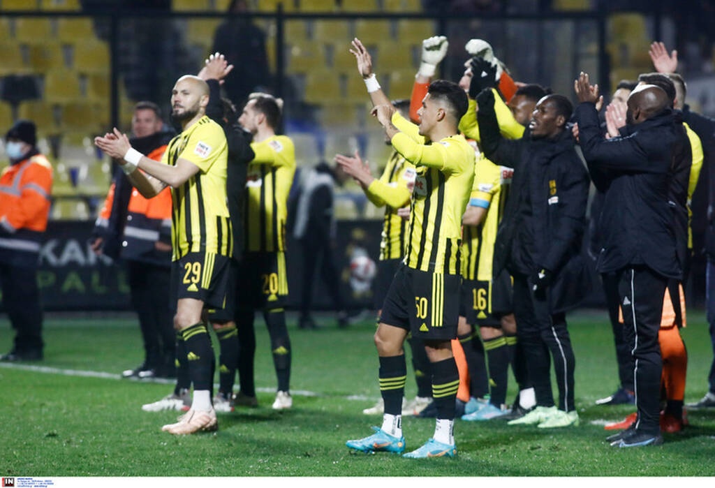 Άρης-Ολυμπιακός: Τέλος στην κατάρα από το 2010 - Τρέλα Μπούργος κι αφιέρωση σε Άλκη, Ματέο! (pics)