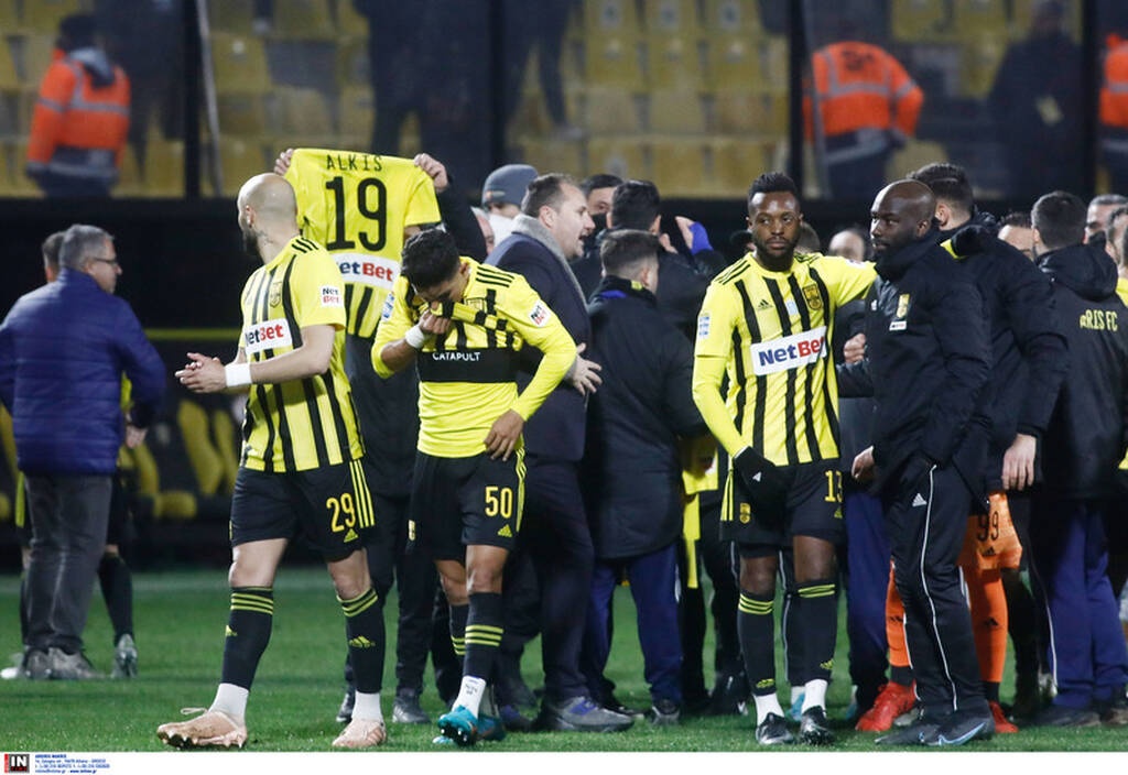 Άρης-Ολυμπιακός: Τέλος στην κατάρα από το 2010 - Τρέλα Μπούργος κι αφιέρωση σε Άλκη, Ματέο! (pics)