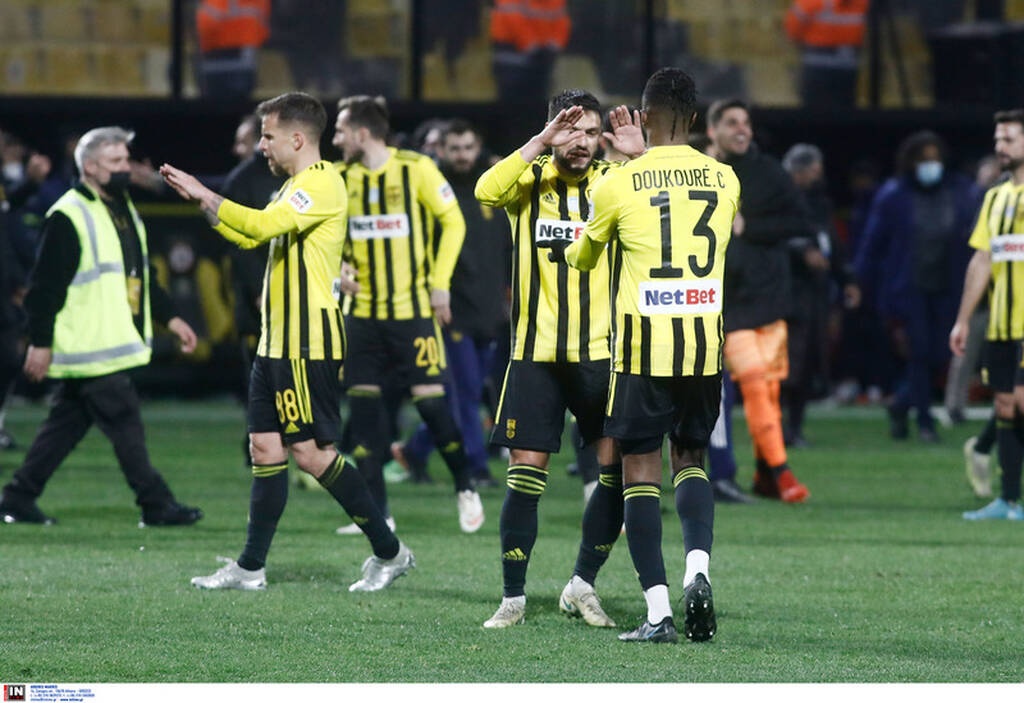 Άρης-Ολυμπιακός: Τέλος στην κατάρα από το 2010 - Τρέλα Μπούργος κι αφιέρωση σε Άλκη, Ματέο! (pics)