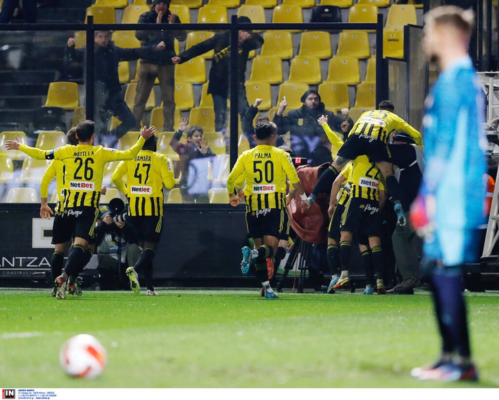 Άρης-Ολυμπιακός: Τέλος στην κατάρα από το 2010 - Τρέλα Μπούργος κι αφιέρωση σε Άλκη, Ματέο! (pics)