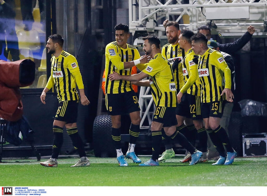 Άρης-Ολυμπιακός: Τέλος στην κατάρα από το 2010 - Τρέλα Μπούργος κι αφιέρωση σε Άλκη, Ματέο! (pics)