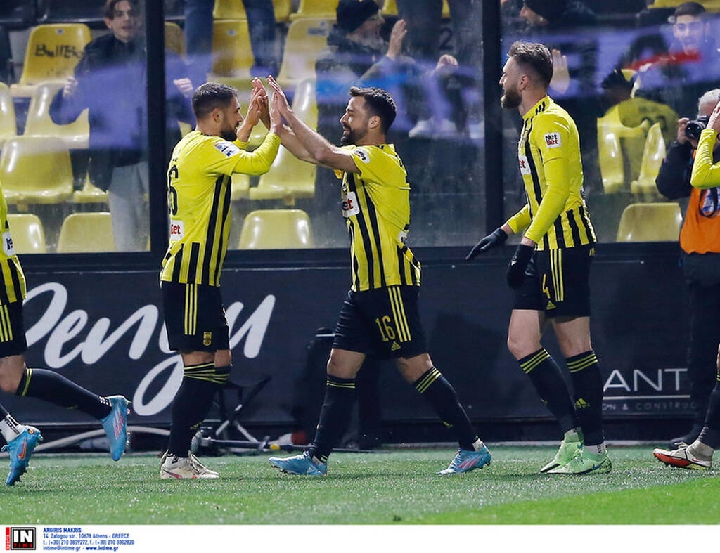 Άρης-Ολυμπιακός: Τέλος στην κατάρα από το 2010 - Τρέλα Μπούργος κι αφιέρωση σε Άλκη, Ματέο! (pics)