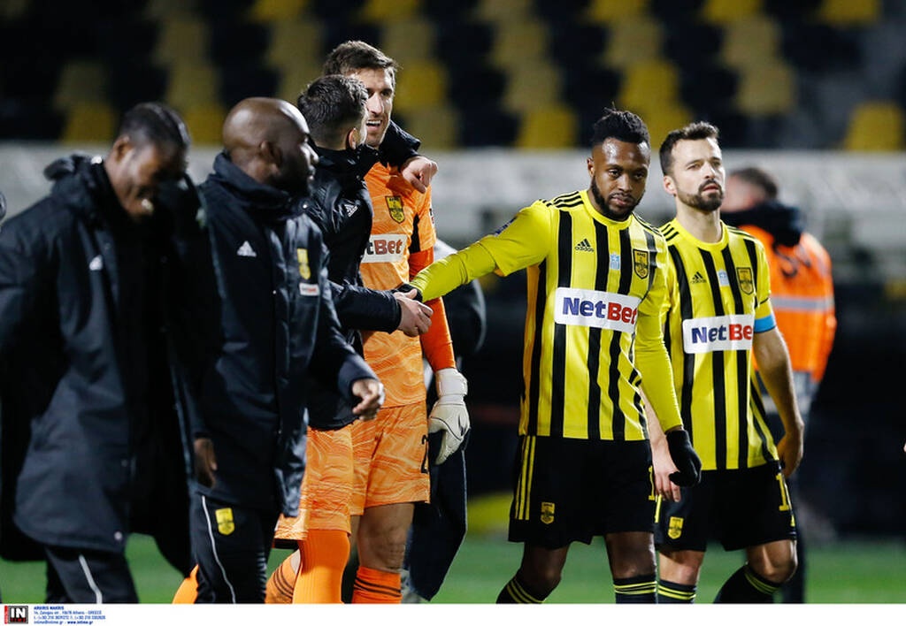 Άρης-Ολυμπιακός: Τέλος στην κατάρα από το 2010 - Τρέλα Μπούργος κι αφιέρωση σε Άλκη, Ματέο! (pics)