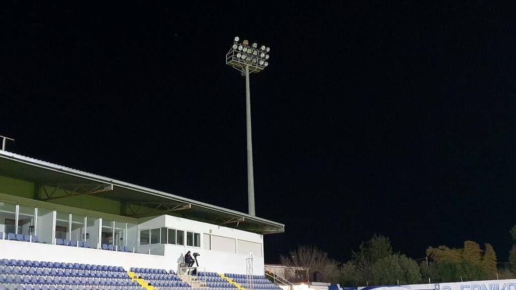 Κύπρος: Διακοπή στο ματς της Ομόνοιας! (photos)