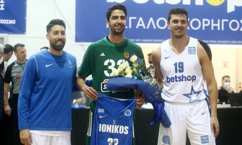 Ιωνικός-Παναθηναϊκός ΟΠΑΠ: Βραβεύτηκε για την προσφορά του στην ομάδα της Νίκαιας ο Χουγκάζ