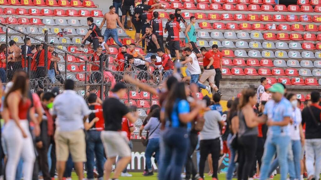 Μεξικό: Σκέψεις για αποβολή της Κερετάρο - Συλλήψεις και παραιτήσεις για τα επεισόδια