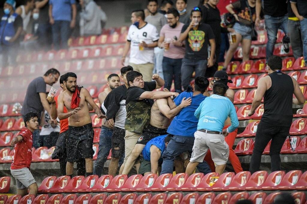 Μεξικό: Σκέψεις για αποβολή της Κερετάρο - Συλλήψεις και παραιτήσεις για τα επεισόδια