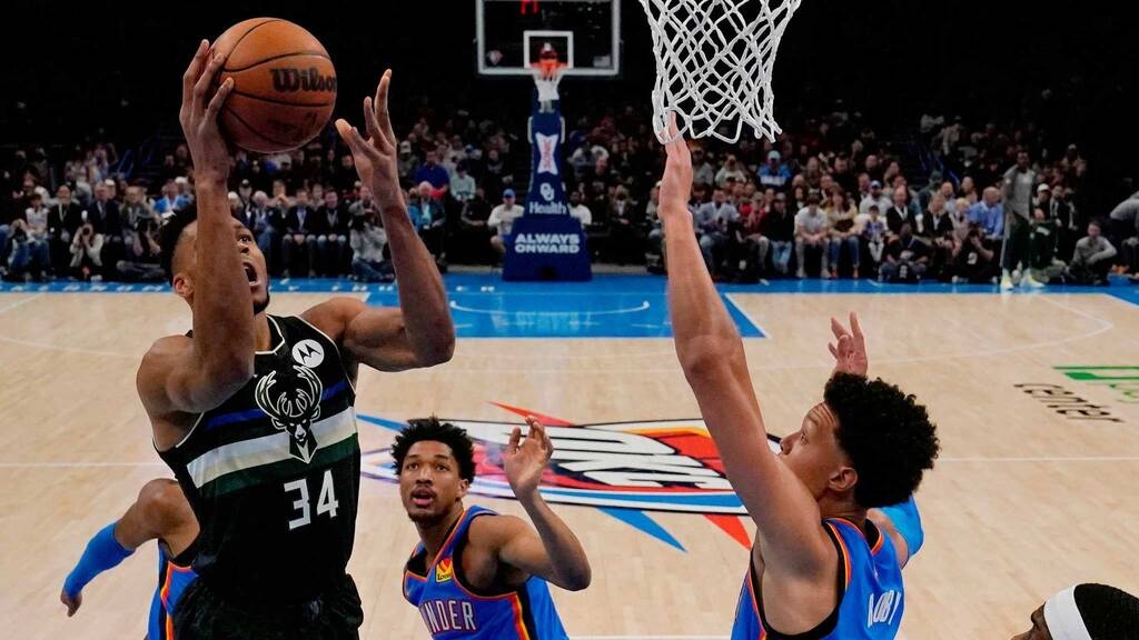 NBA: Ηγέτης Αντετοκούνμπο - Άνετα τους Θάντερ οι Μπακς (photos+video)