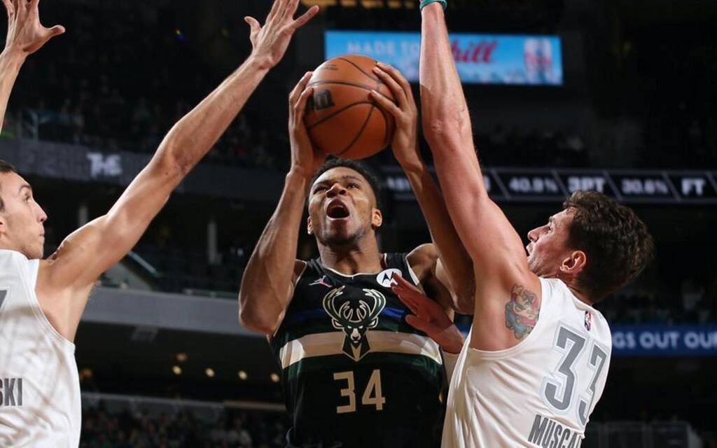 NBA: Ηγέτης Αντετοκούνμπο - Άνετα τους Θάντερ οι Μπακς (photos+video)