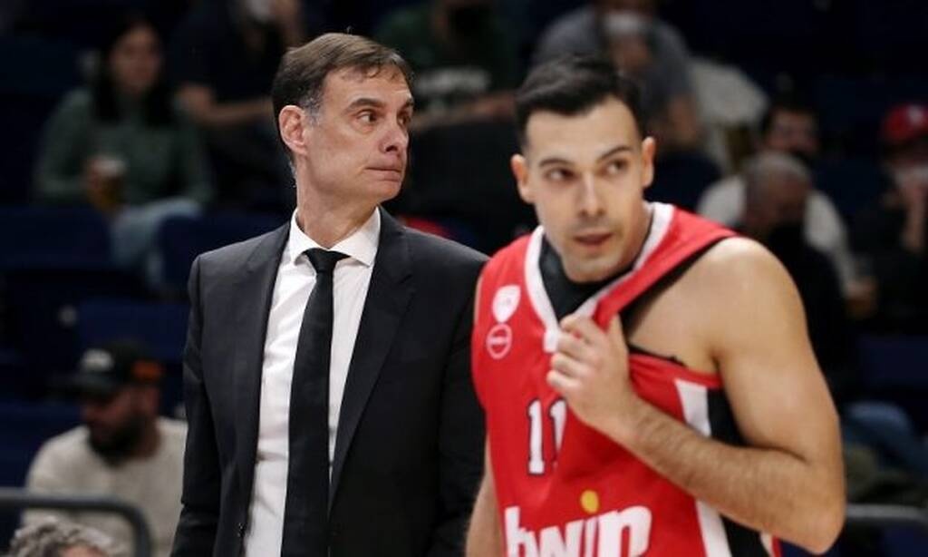 Ολυμπιακός: Έκρηξη Μπαρτζώκα σε τάιμ άουτ - Τα «γαλλικά» και ο έντονος διάλογος με παίκτη (videos)