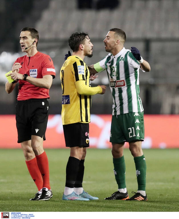 Παναθηναϊκός-ΑΕΚ: Ένταση ανάμεσα σε Κουρμπέλη και Σιμόες (photos)